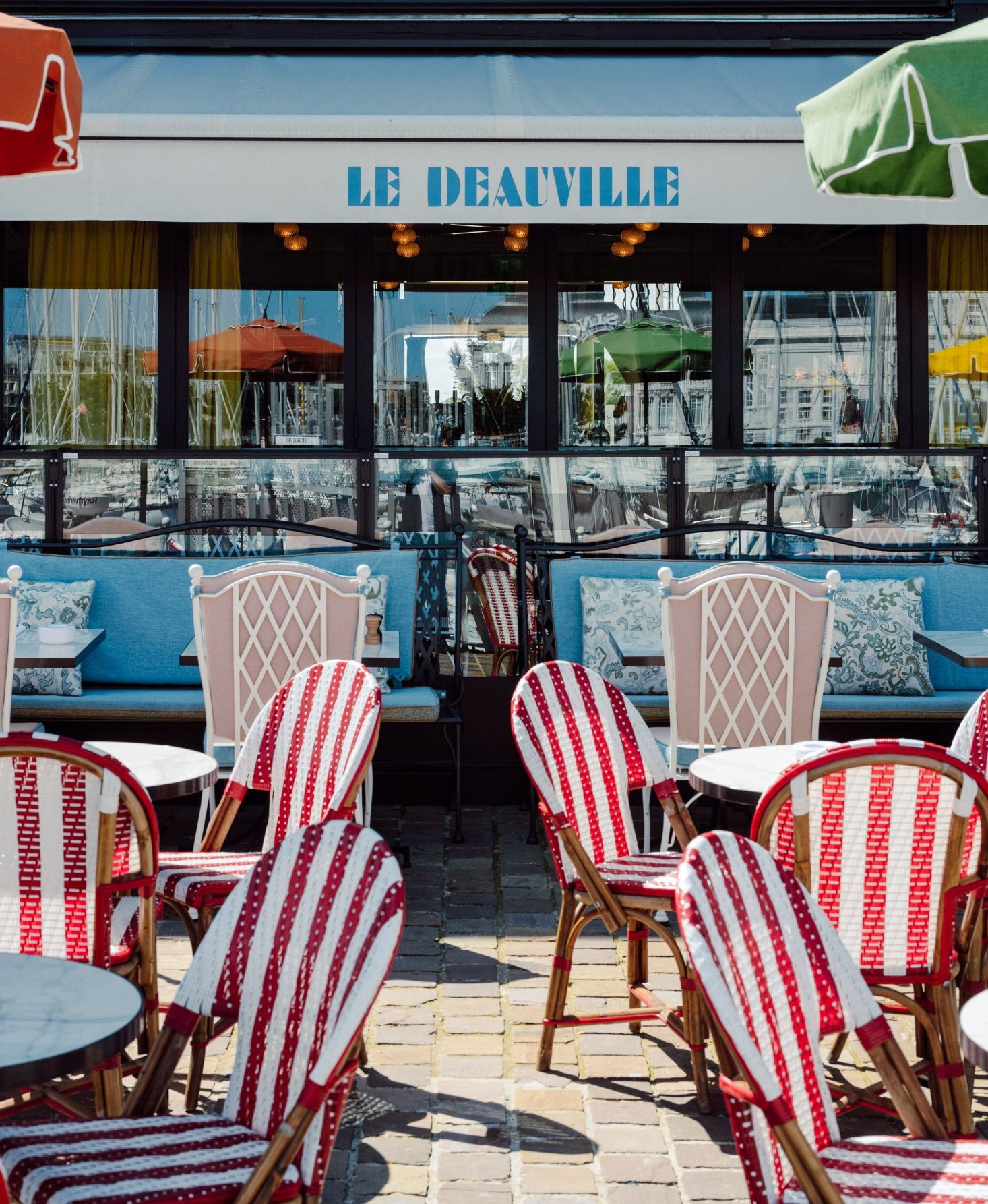 Refined cuisine and breathtaking sea views at Le Deauville, in our restaurant just a few steps from the beach